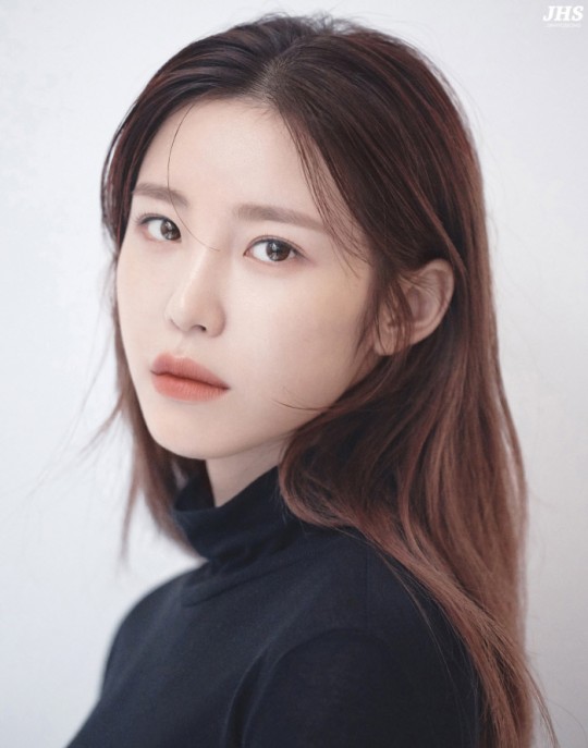 韩国女歌手全孝盛经纪公司官网发布最新资料照