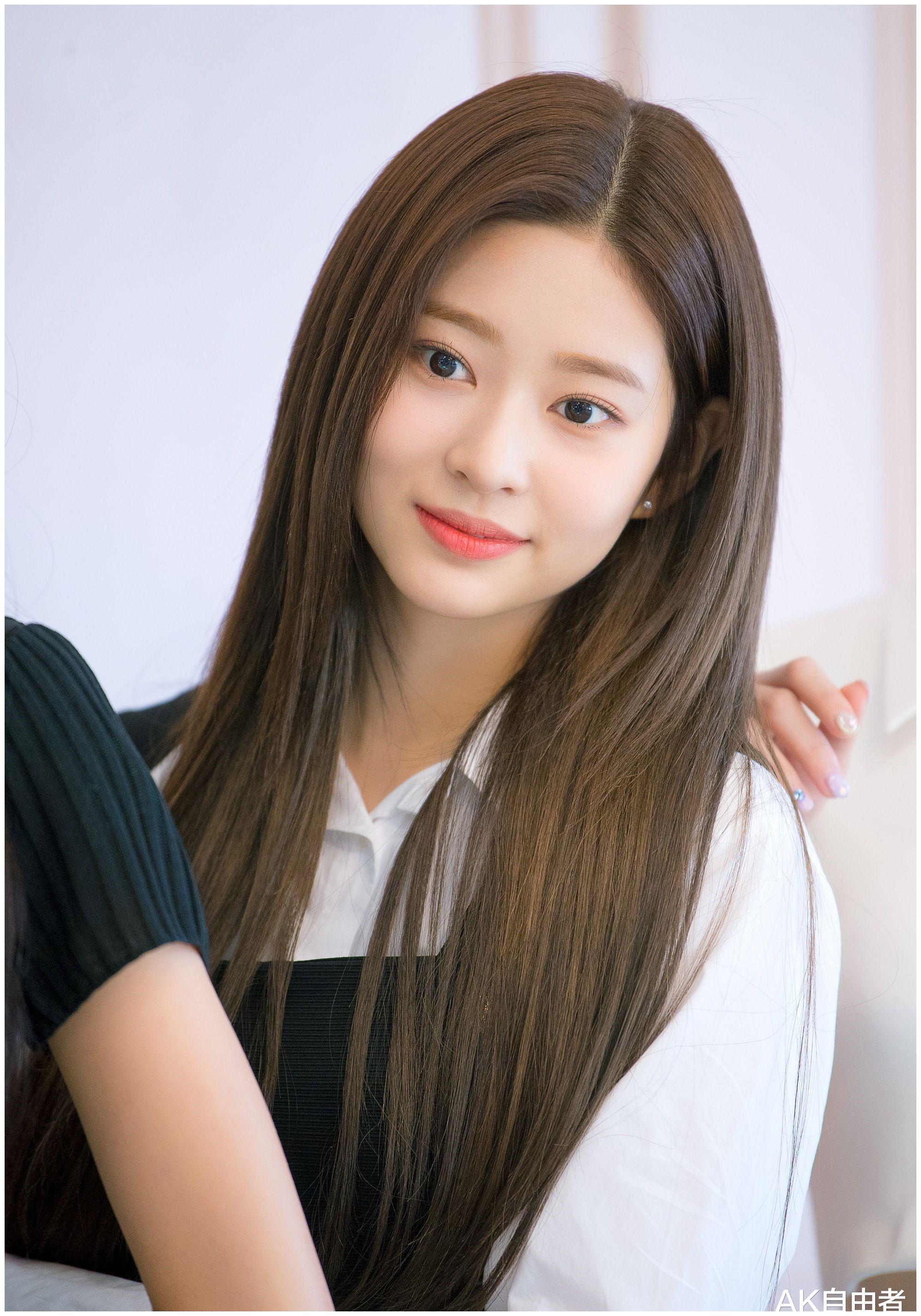 iz*one的金珉周"最华丽的双眼皮女爱豆"