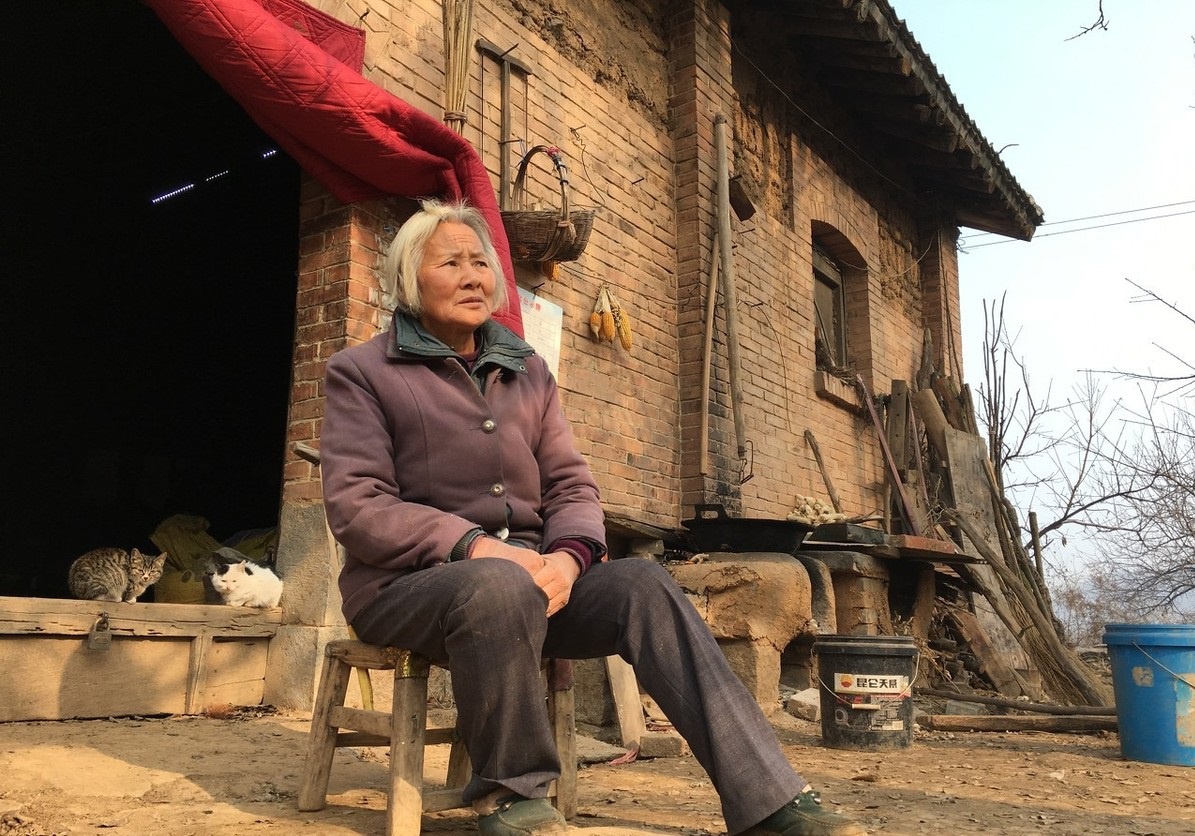 农村80后们的现状:农村房老人住,县城买房供孩子读书,打工租房