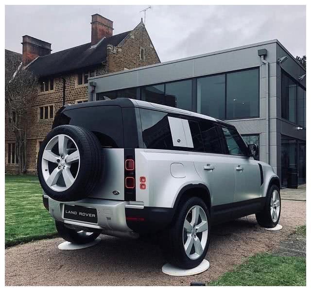 全新路虎卫士英国上市,不到四十万即可拥有越野车中的扛把子