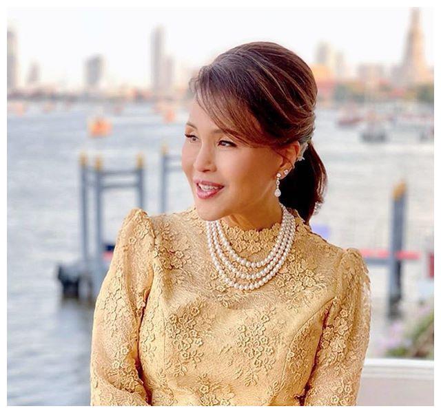 泰国官宣长公主69岁生日!两个混血女儿惊艳,自己被美国丈夫抛弃