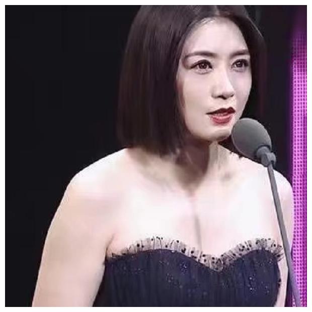 请别再被贾静雯的精修骗了生图下胖得没锁骨,一看就是老阿姨