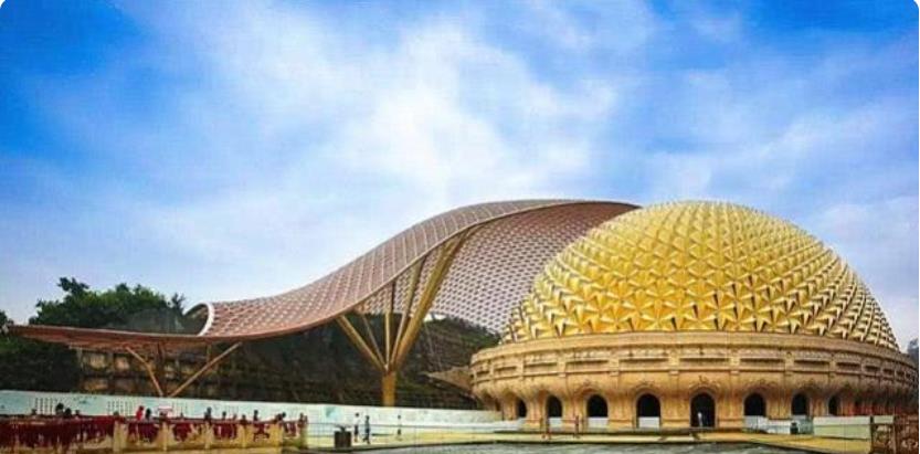 南京非常有名气的建筑,同时获得了两个大奖,深度共达三十多米