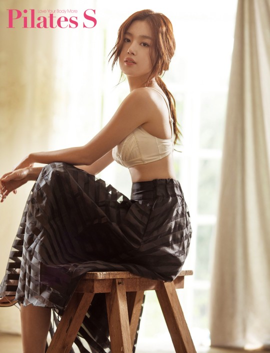 韩国女艺人韩善花sns发照秀完美比例身材