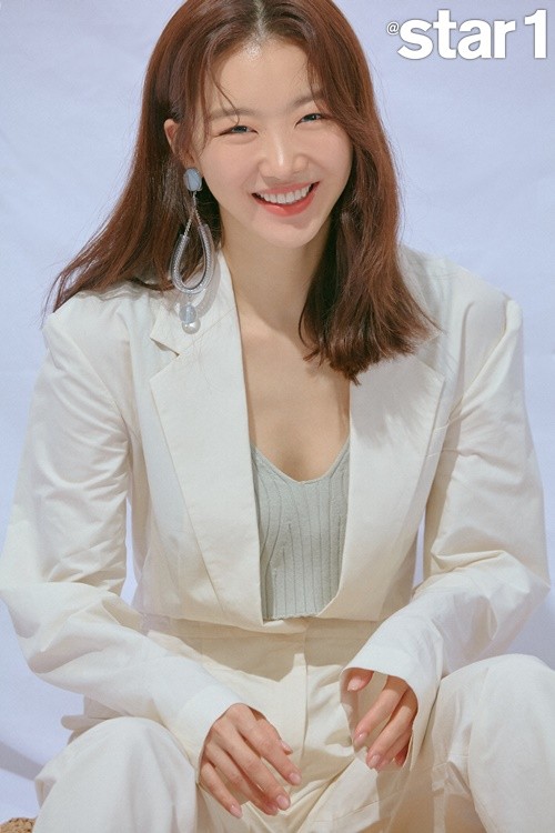 韩国女艺人张熙珍最新杂志写真曝光