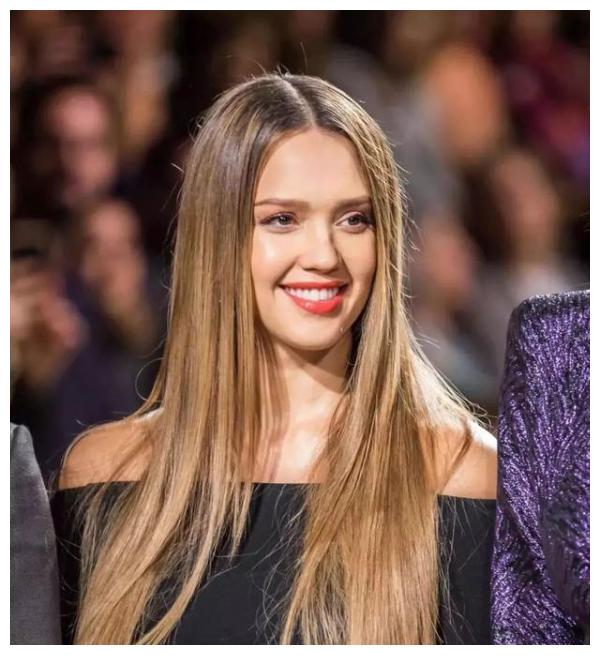 娃娃脸不再是亚洲人的专属,杰西卡·阿尔芭让你看到什么是冻龄!