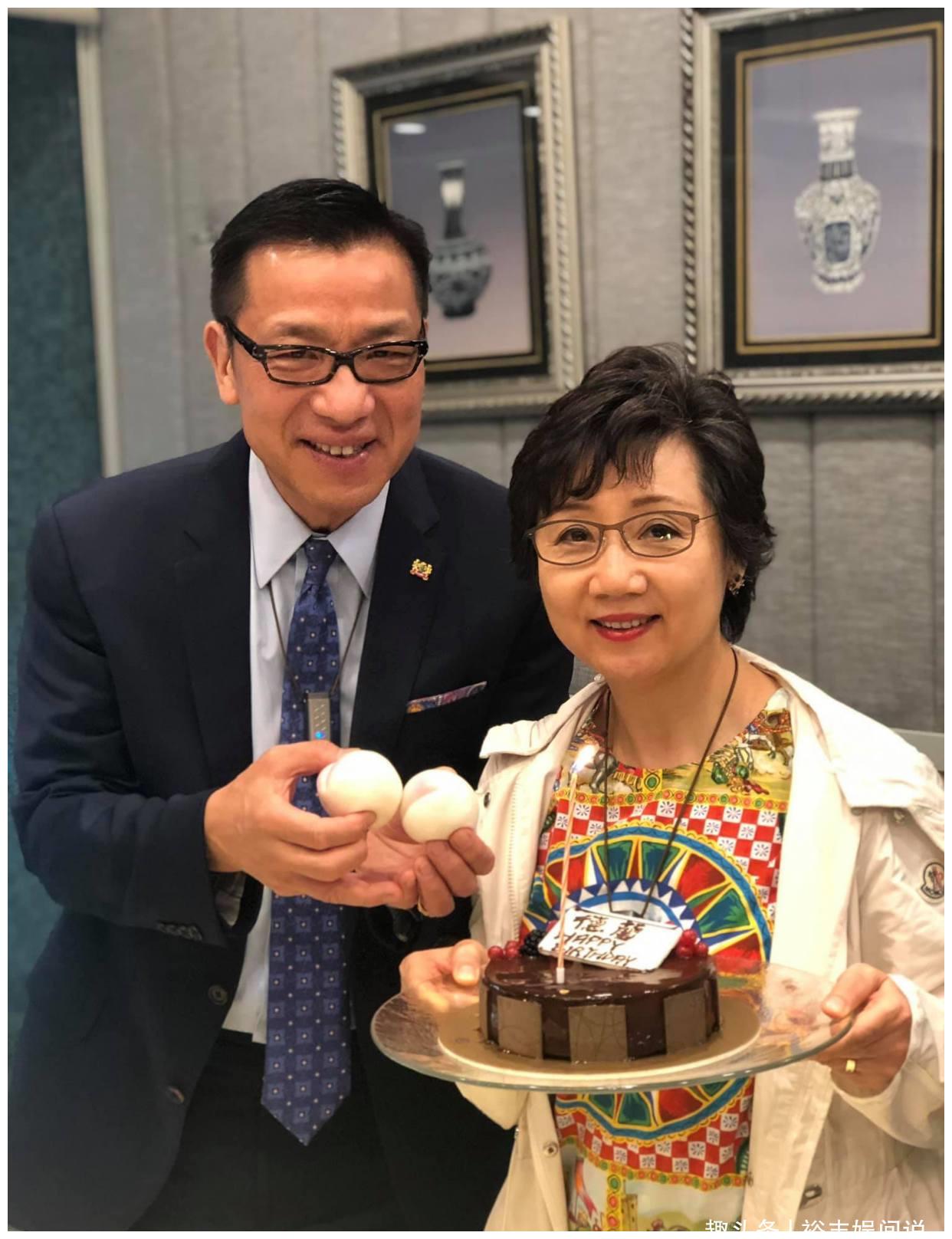 60岁张德兰近照罕有曝光皮肤白皙少女感犹在结婚32年无儿无女