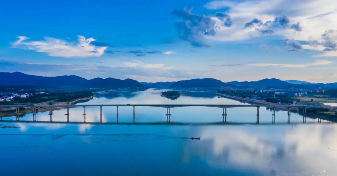 航拍江西峡江巴邱镇赣江两岸 景色迷人绚丽多彩|空中看江西__财经头条