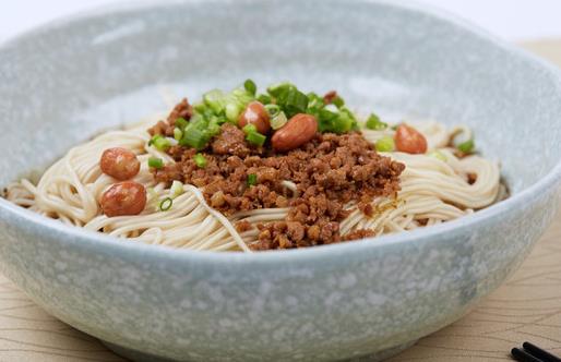 四川"干拌杂酱面"的传统做法,口感丰富,味道干香,做法简单_高清图集