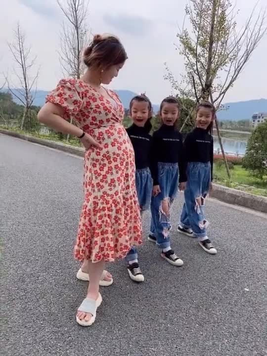 妈妈一胎生了三个女儿没想到二胎又是三胞胎太幸福了