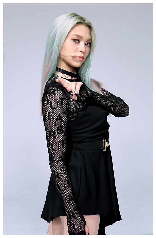 权志龙拍杂志大片 鼻子被指怪怪的引整容质疑韩国女歌手alexa举行第二