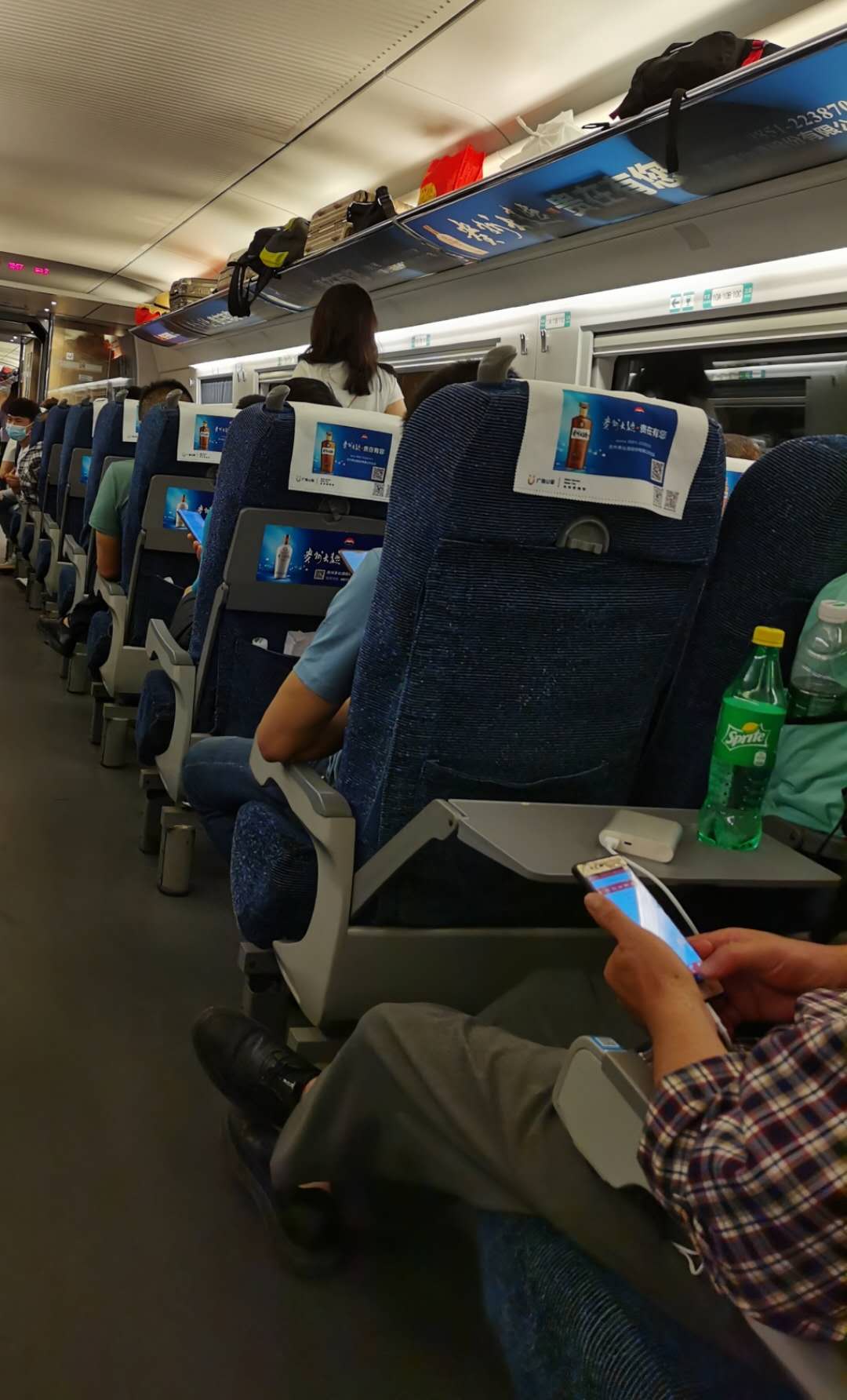 疫情中的高铁站,保持距离,华为5g新手机实录