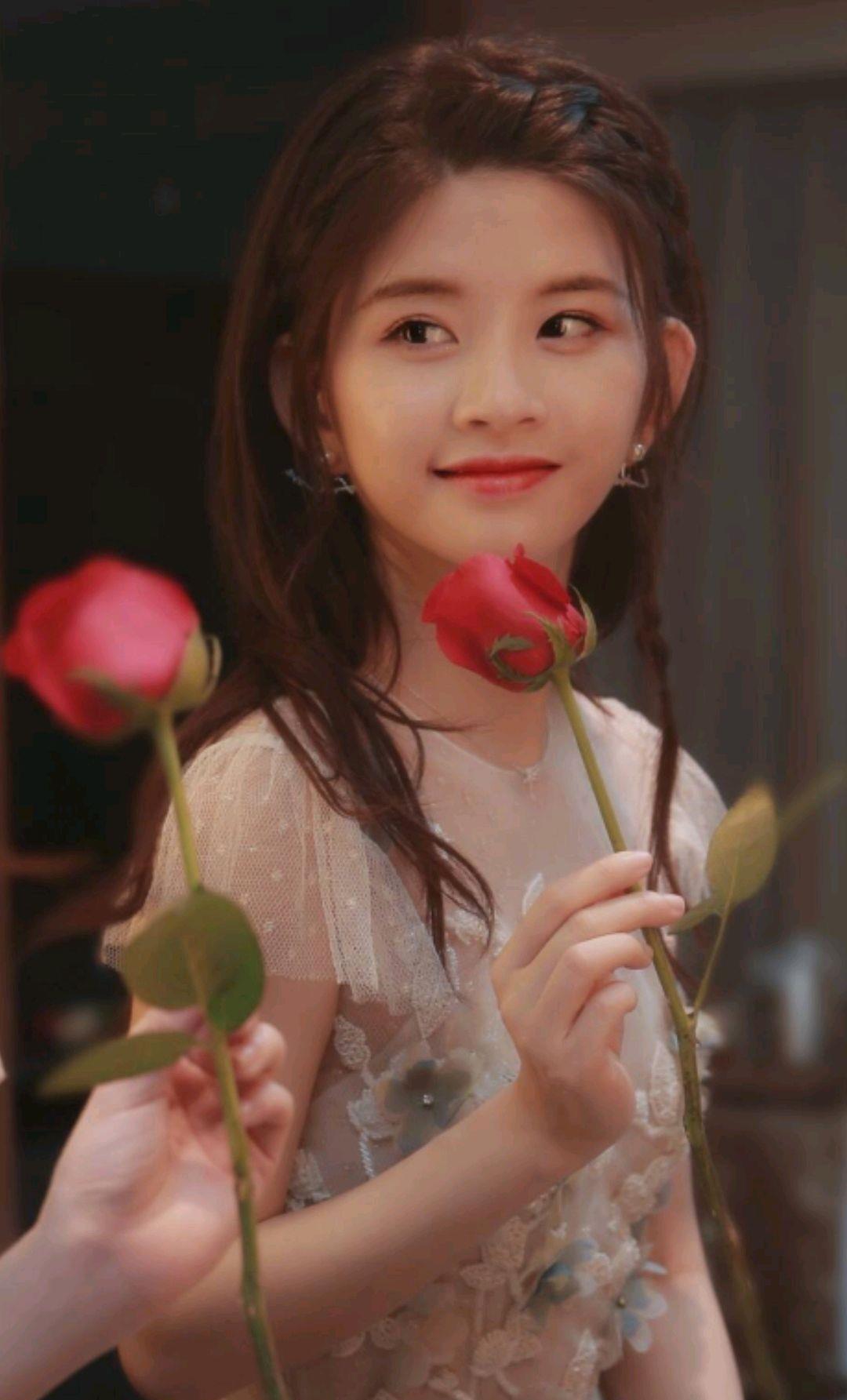 林思意在舞台绽放光芒的美少女