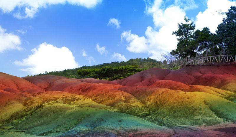 把彩虹画在地上毛里求斯的七色土