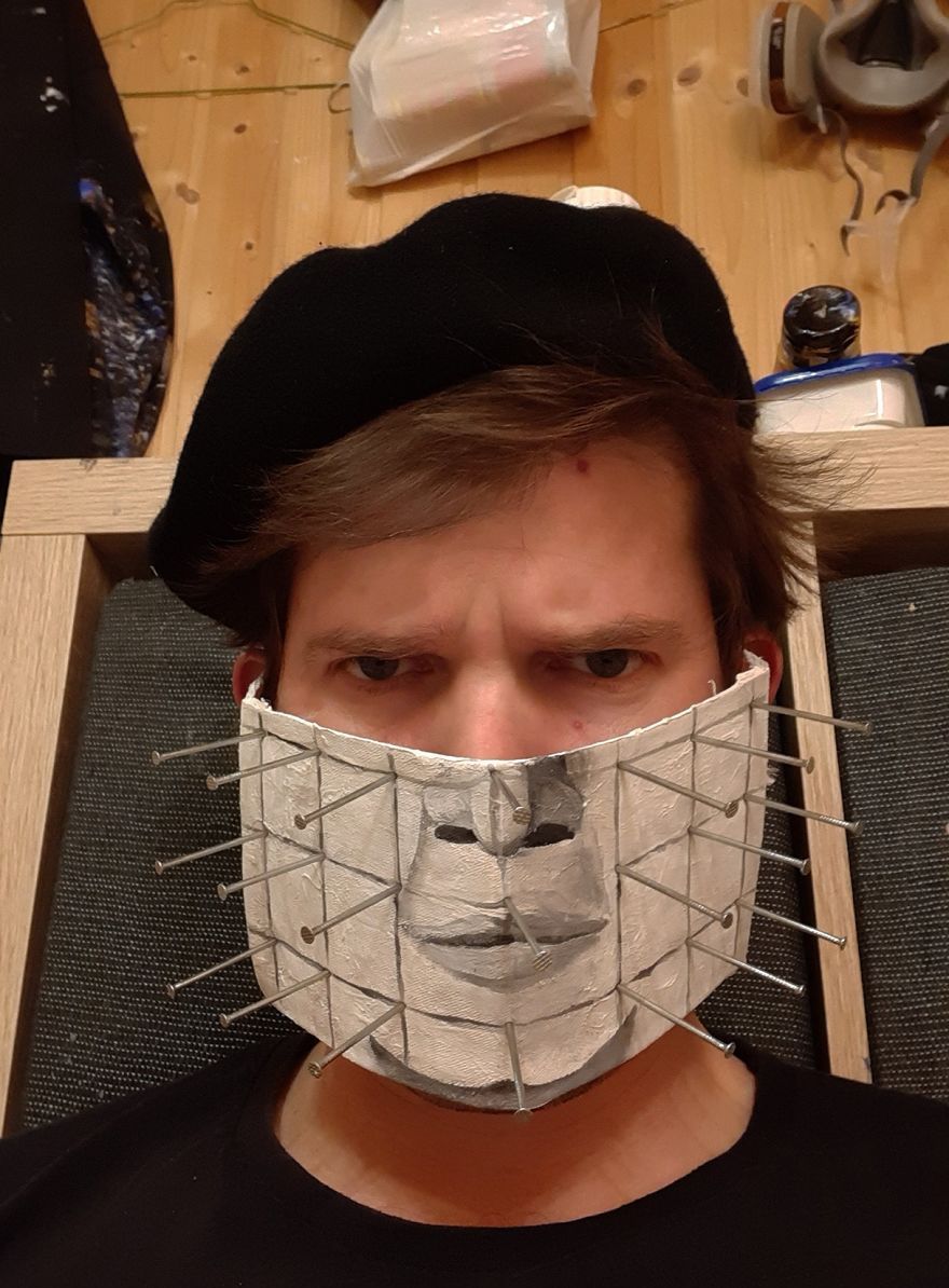 艺术家每天手工打造一个"特殊口罩",鼓励人们乐观生活