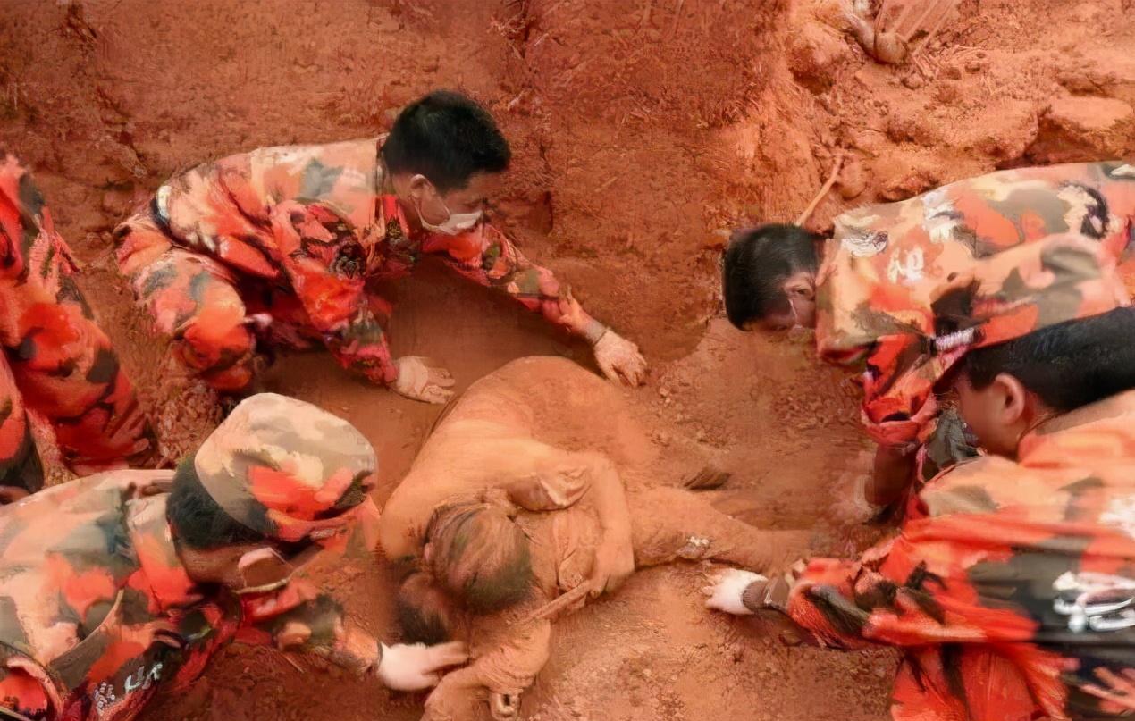 有多久没抱过妈妈了8张照片诠释母爱你比生命更重要