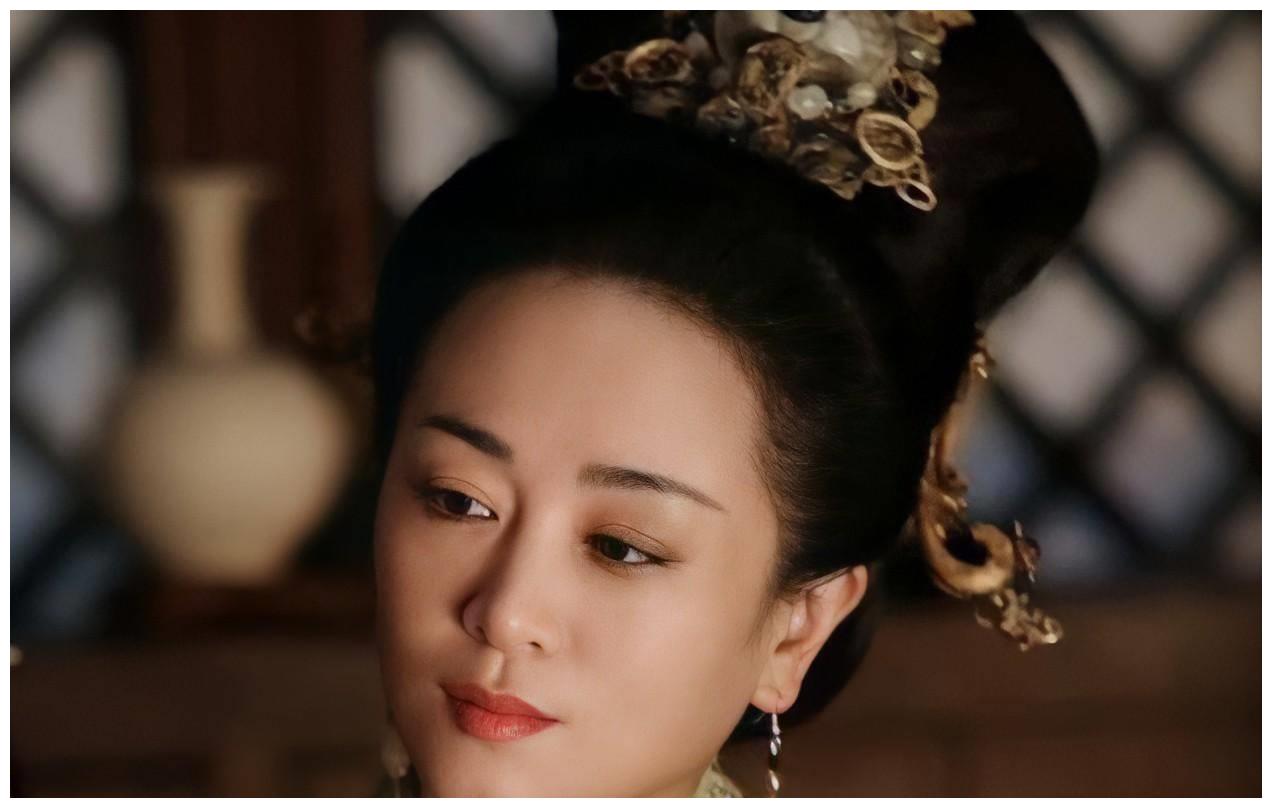 涓子的面孔,她为赵丽颖和杨幂做配角,尤其是她演的沈皇后——仪态端庄