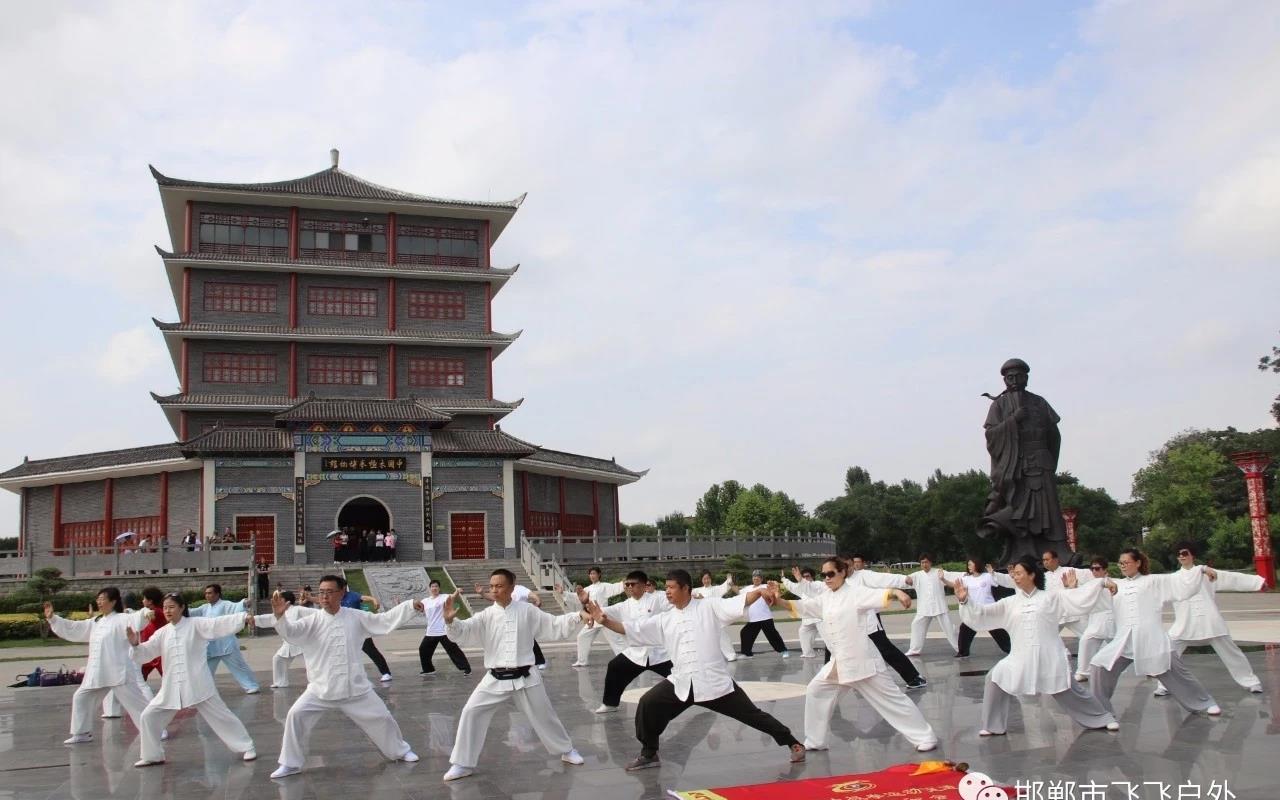 太极飞飞率领太极团队游温县陈家沟太极拳发祥地与宝泉秘境