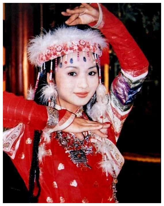 这些香妃娘娘里,她已永远离开我们,而她已经走向"人生巅峰"