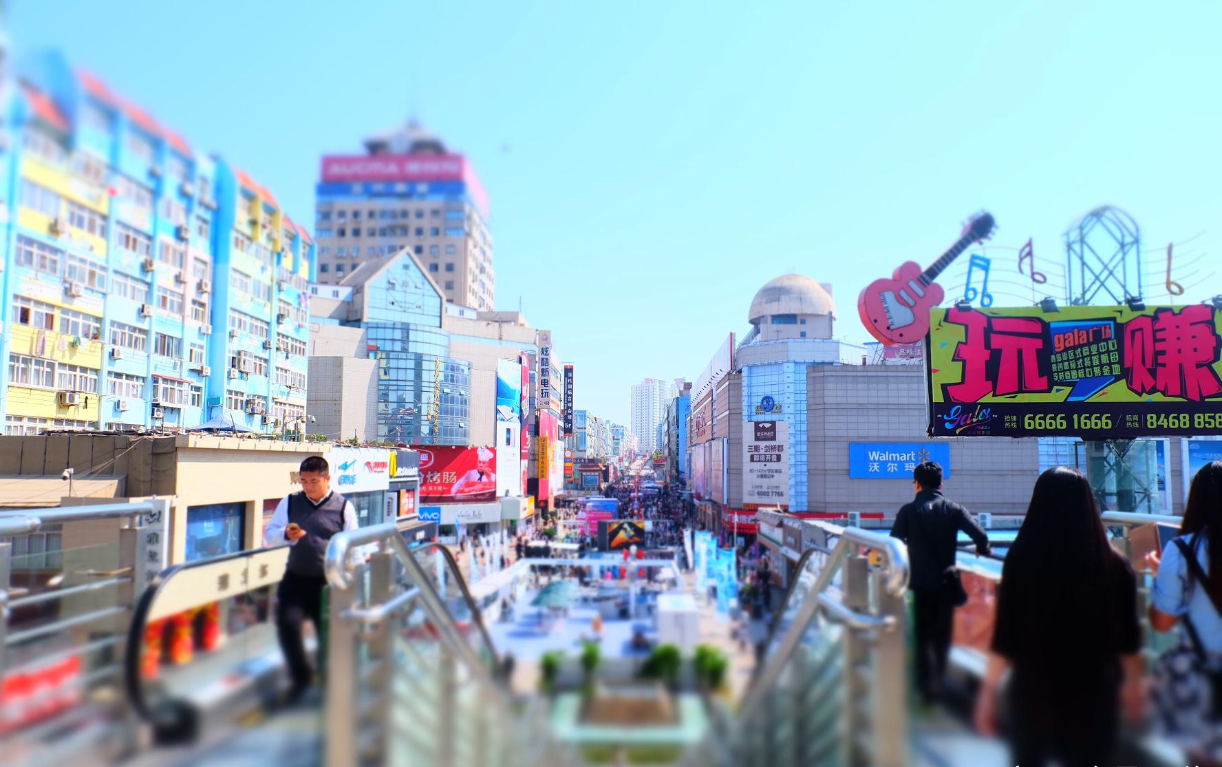 说起青岛的特色商业街,人们第一想到的可能是台东步行街,中山路步行街