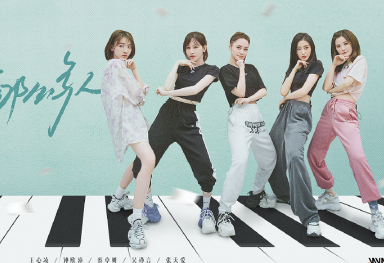 红气养人，被王心凌三公舞台的少女感造型给惊艳住了！休闲区蓝鸢梦想 - Www.slyday.coM