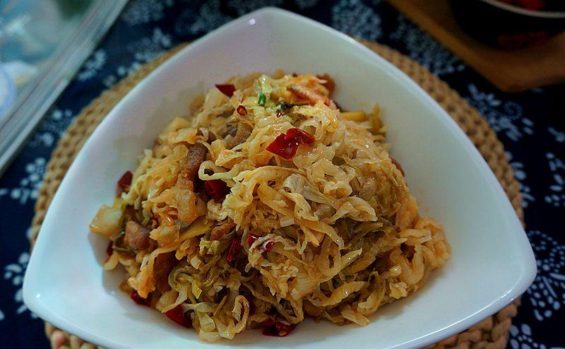 经典东北菜酸菜炒肉丝味道鲜美家庭聚推会荐的菜品