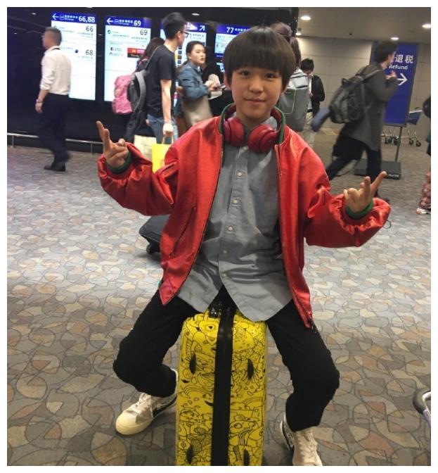 童星朱佳煜:被文章捧红,13岁就拿飞行执照,今15岁越长越帅气