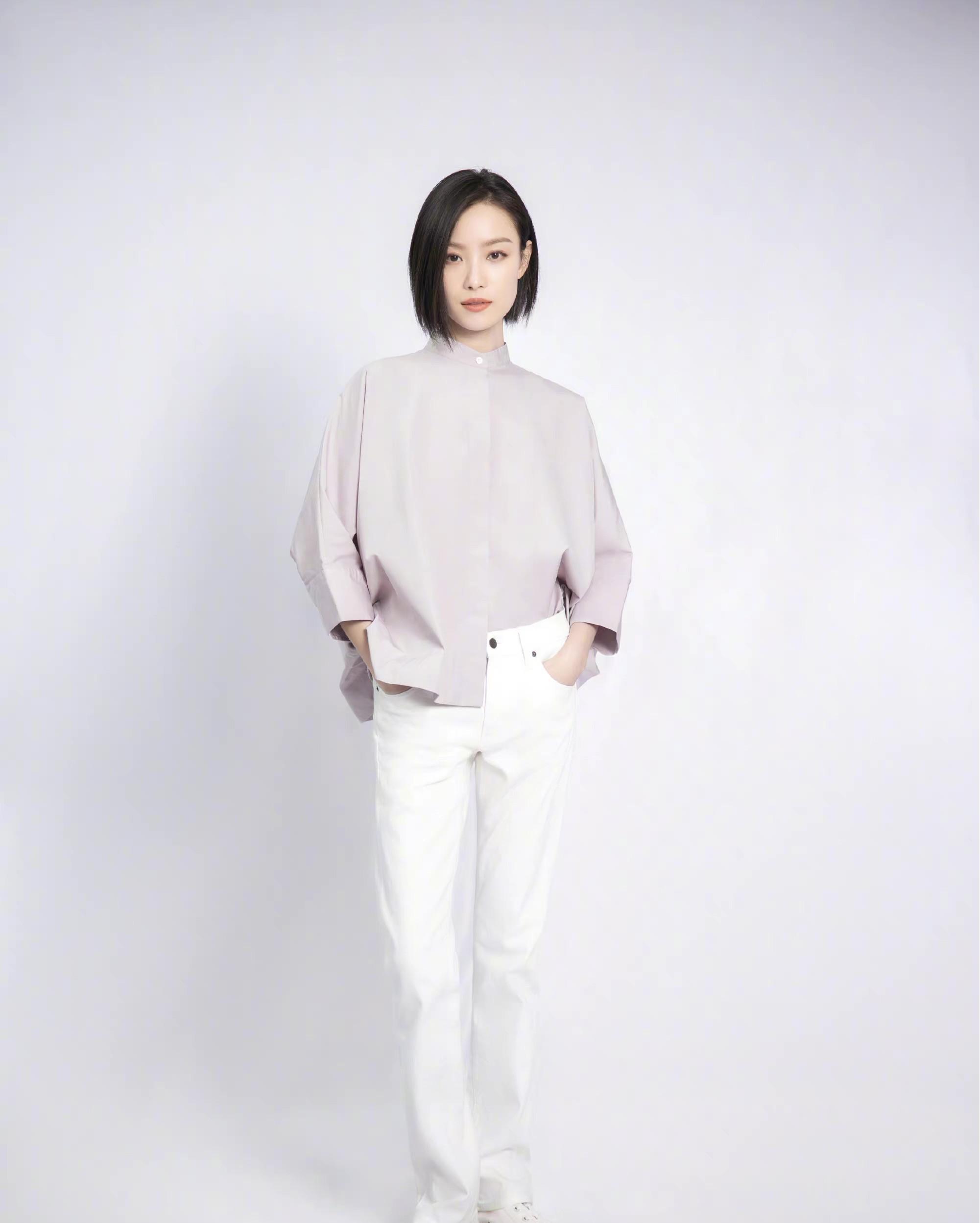 倪妮成姬圈大佬短发干练清爽简约线条感上衣自信大气