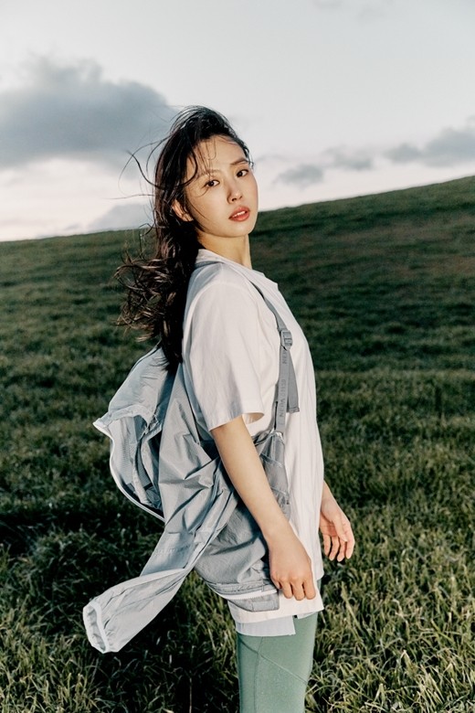 韩国女艺人高敏诗代言户外品牌拍最新宣传照