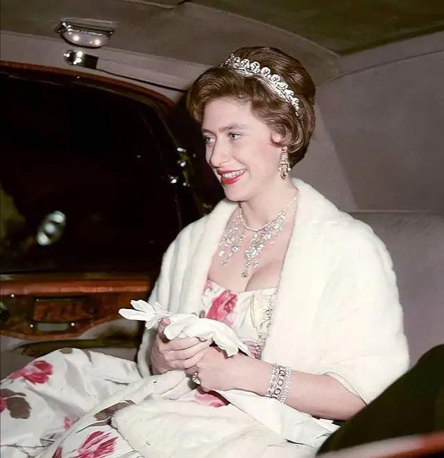 玛格丽特公主颜值逆天!穿婚纱礼服甜美华丽,美的一塌糊涂