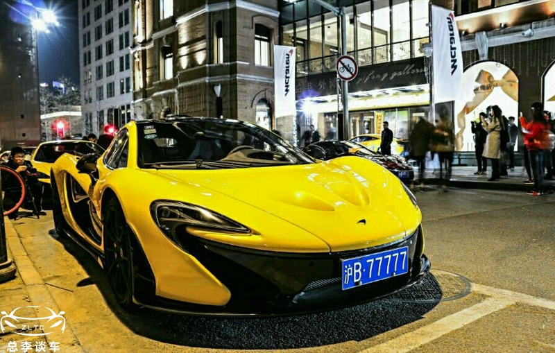 沪a77777目前在法拉利488上,车主是明星,如果不告诉你名