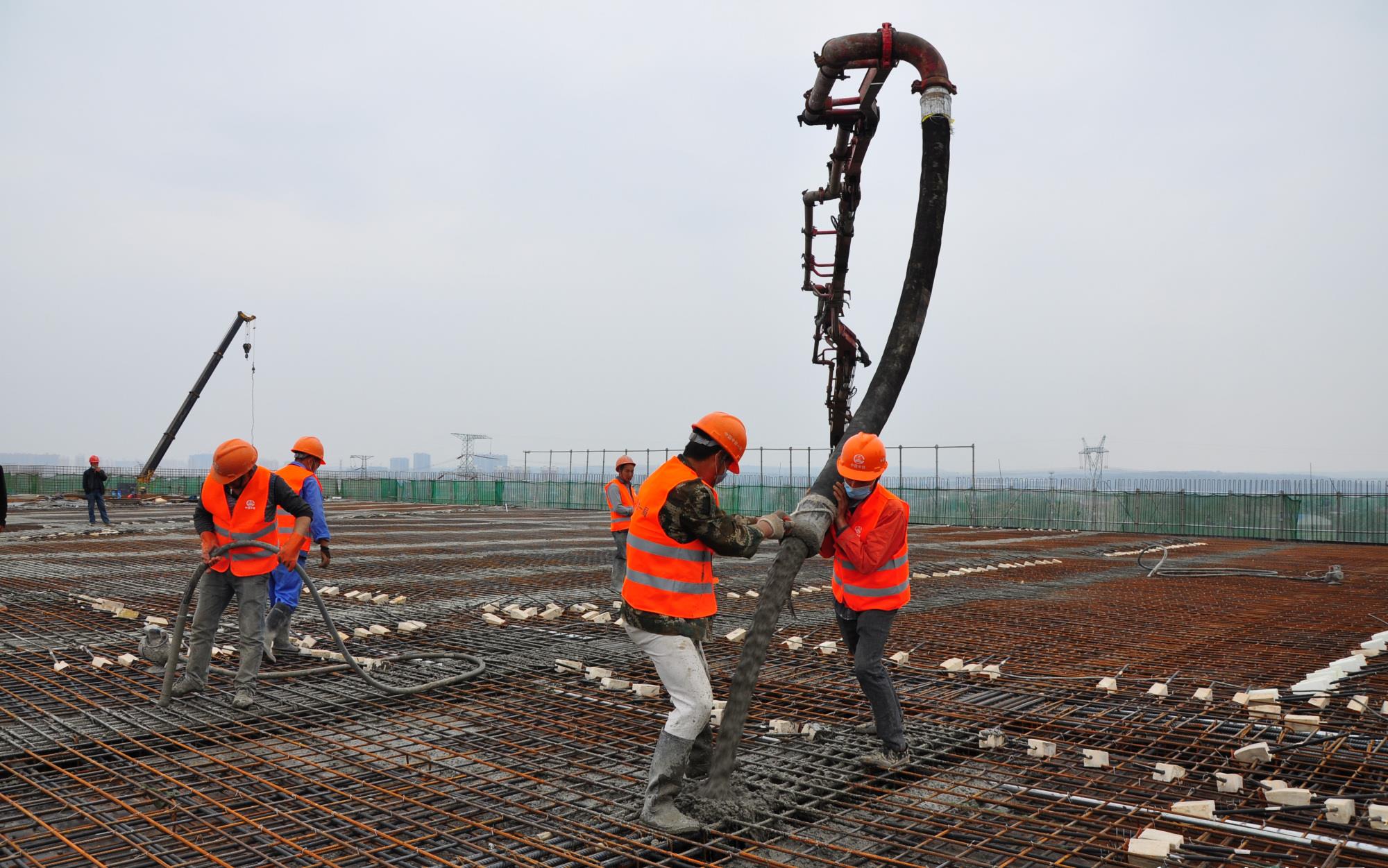 无法展开施工作业,严重制约了车辆段接车目标和总体工期计划目标的