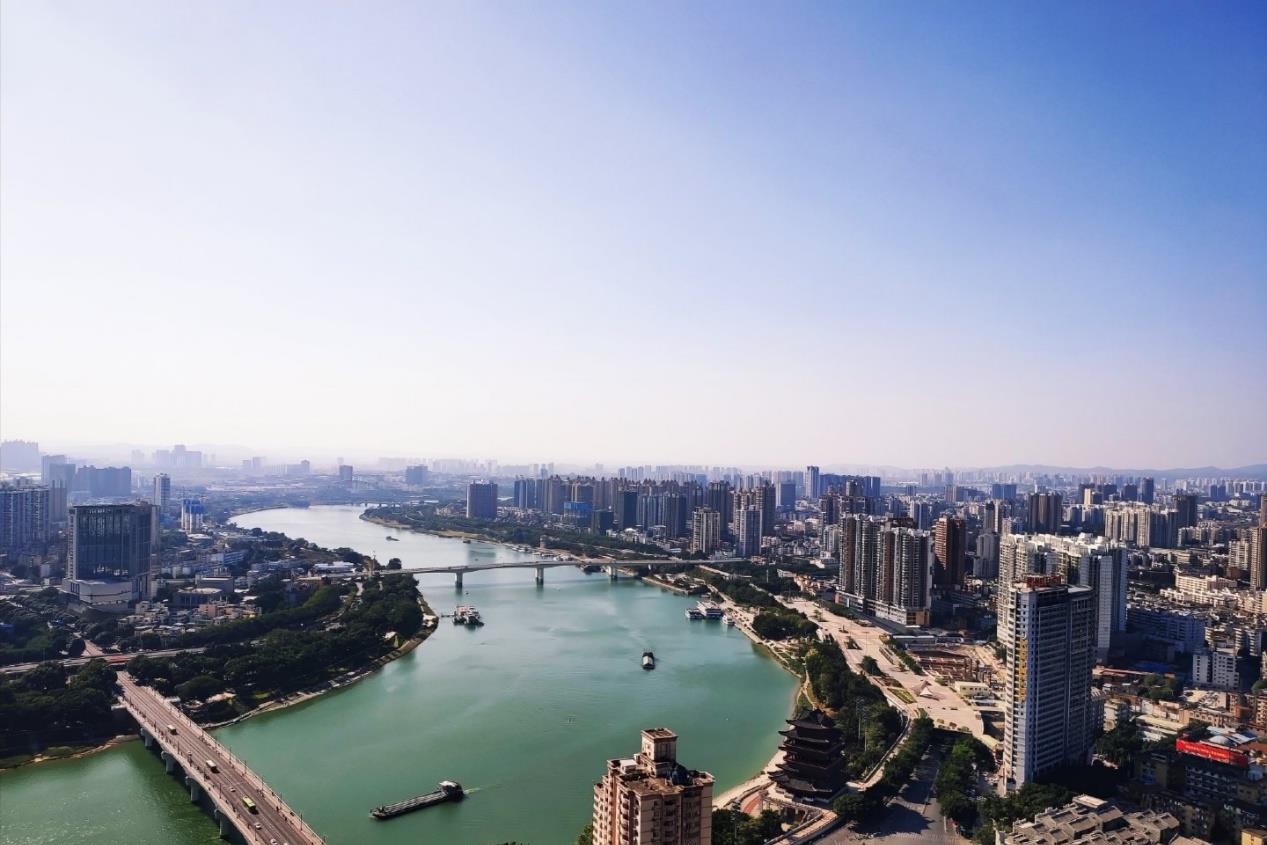 南宁南向头排瞰江视野的奢宅,同类有多少?