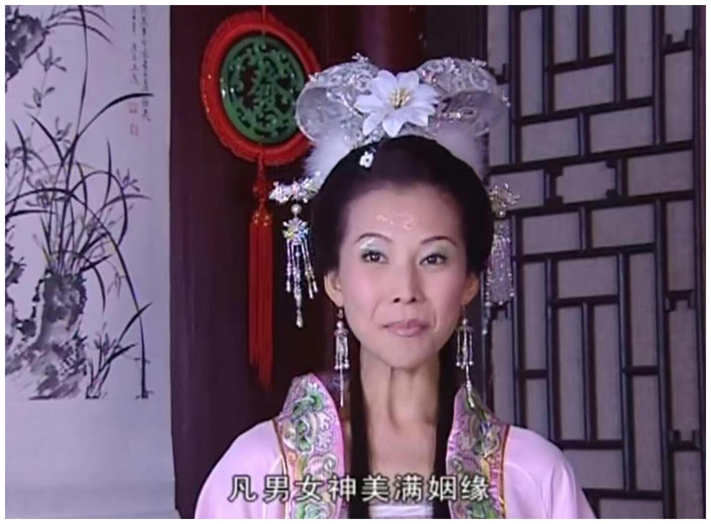 六仙女特意找了织女帮忙织了纱巾送给七仙女和张巧嘴,希望她们和和
