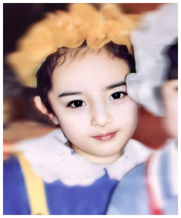 一大波女星童年照来袭关晓彤郑爽可爱看到杨幂是洋娃娃吗