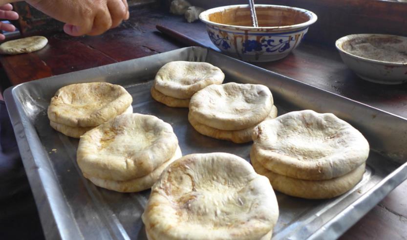 山东邹平台子镇这家火烧铺,天天开门就排队,一天卖出300多个