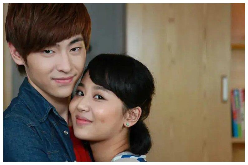 邓伦被追问有没有对杨紫动过心邓伦的回答足够承包我一年的笑点