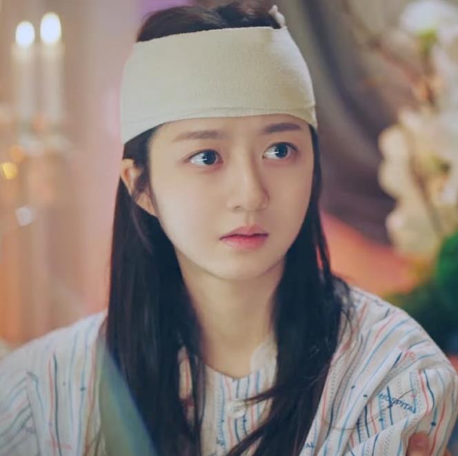 02,金贤秀,从小美到大的小可爱裴露娜的扮演者金贤秀是个童星,今年21