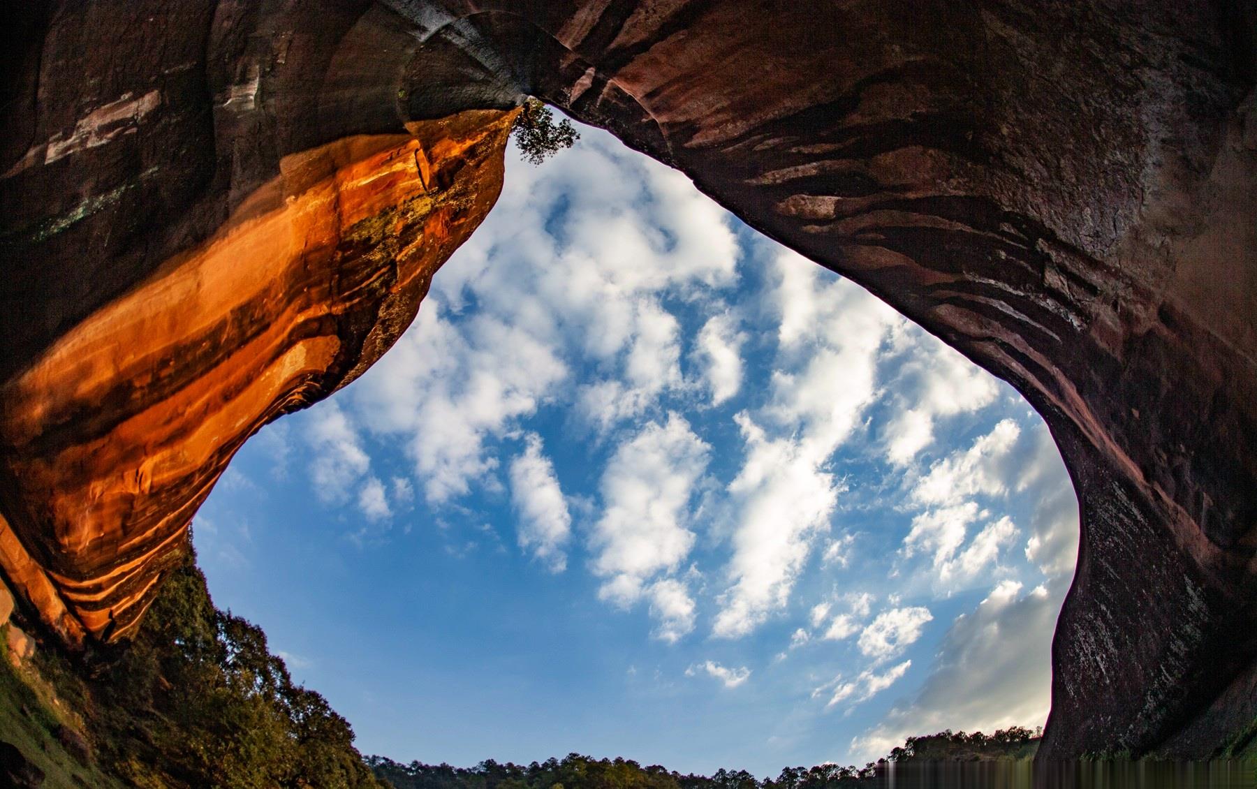 多图云南丹霞地貌的经典之作葫芦洞
