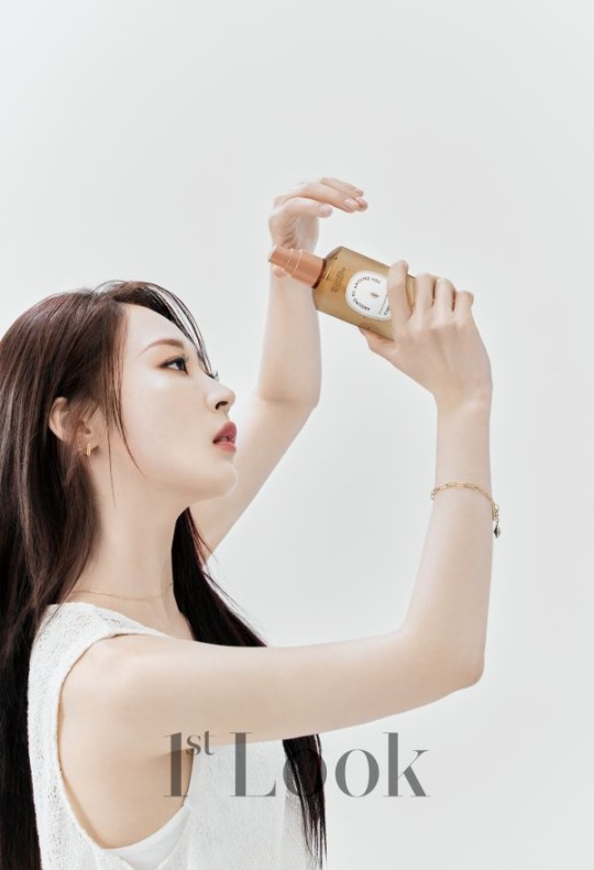 mamamoo成员玟星最新杂志写真展细嫩美肌