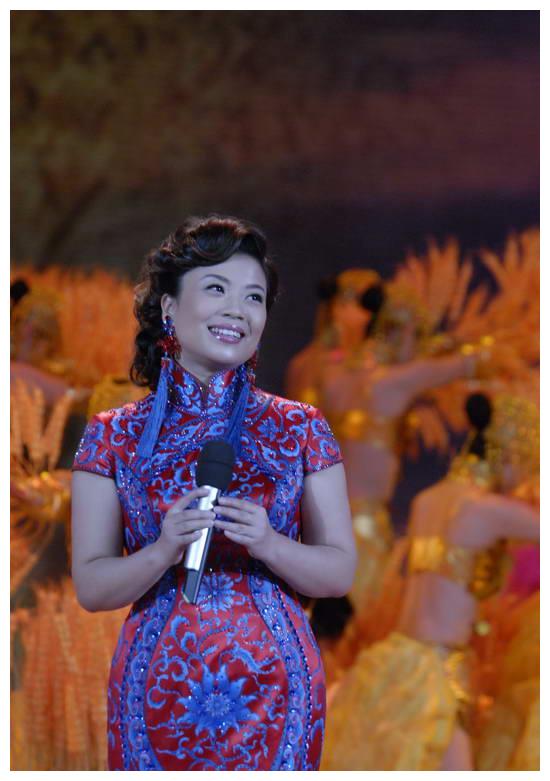 张也来自一个文艺家庭,他的父母和李谷一是好朋友.