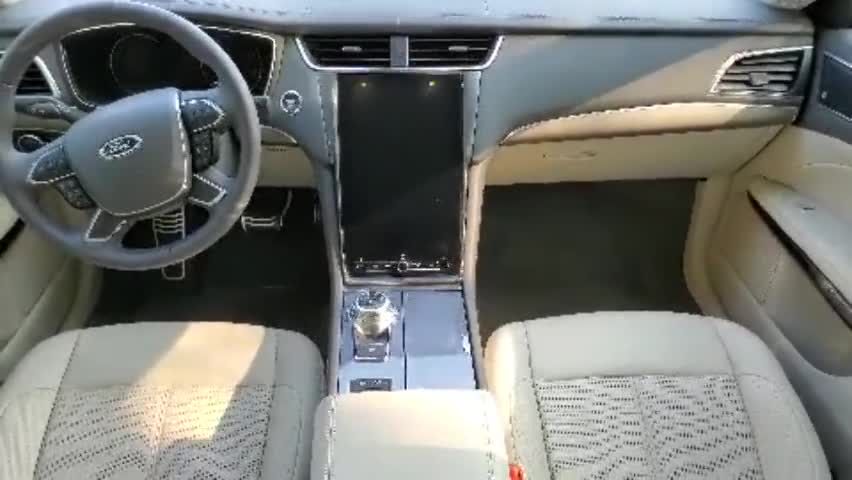 视频：抢鲜看：长安福特金牛座档把区域设计，旋转式，储物空间较大