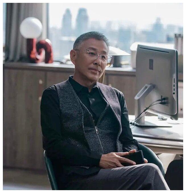 在剧中,叶谨言(陈道明饰演)创立的精言集团,可谓是房地产业内的翘楚