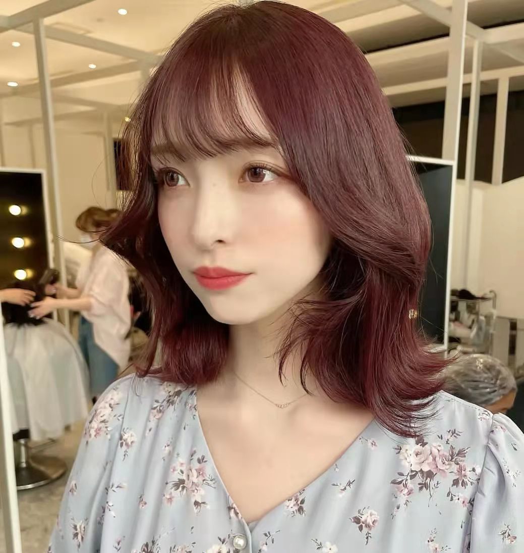 染栗棕色和棕红色哪个更衬肤白两种都显白但别选错了