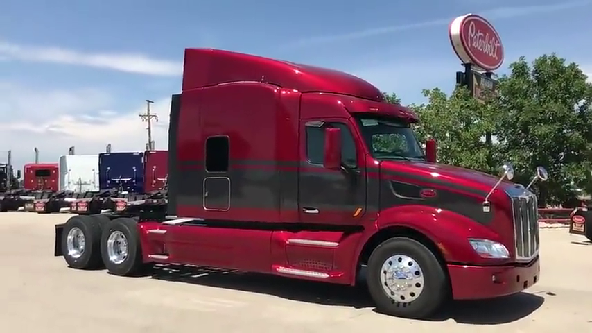 机场价值好几百万的抱轮式牵引车是怎样推飞机的?