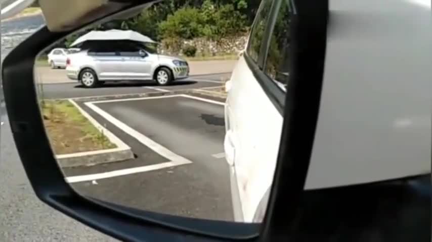 科二倒车入库车身接近库角小于30公分该如何满分回库