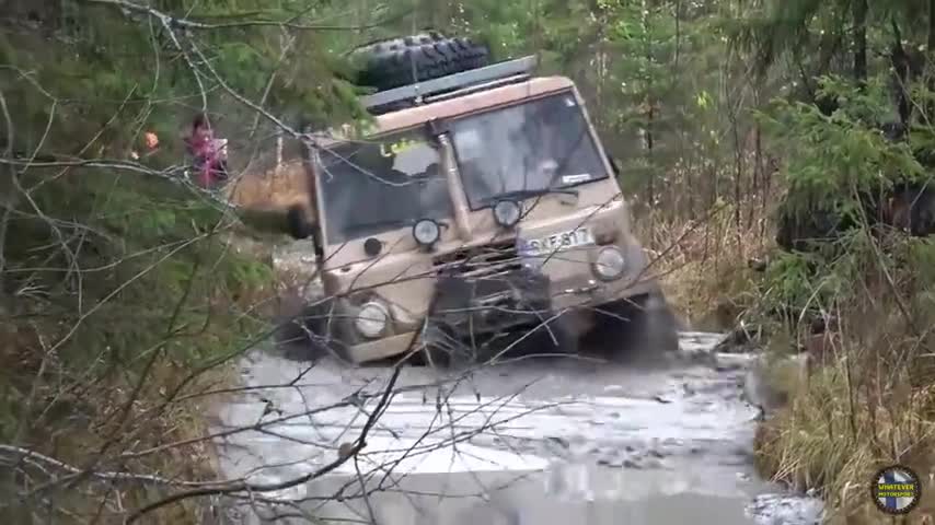 视频：专为极端路面而生，沃尔沃C3066x6全地形车森林撒野