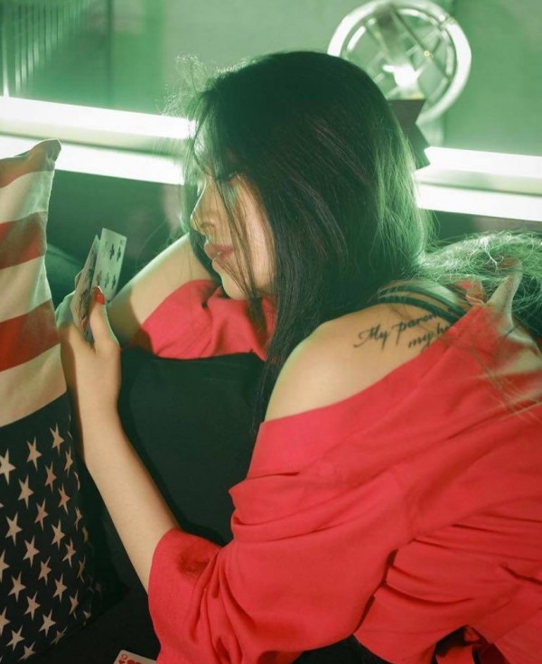 六位韩国女偶像用纹身展现她们的性感身材和魅力
