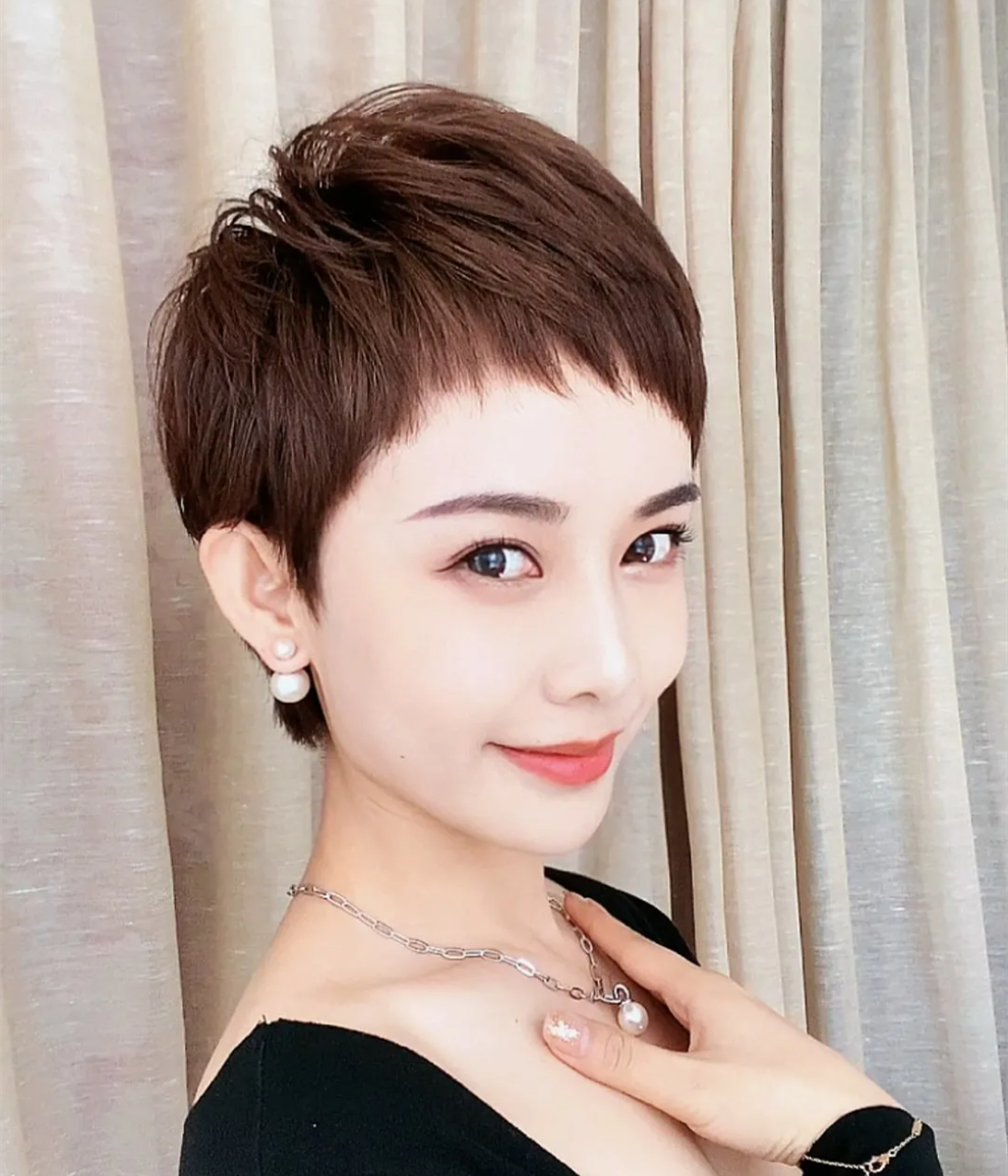 第四类:个子高头型小不适合短发