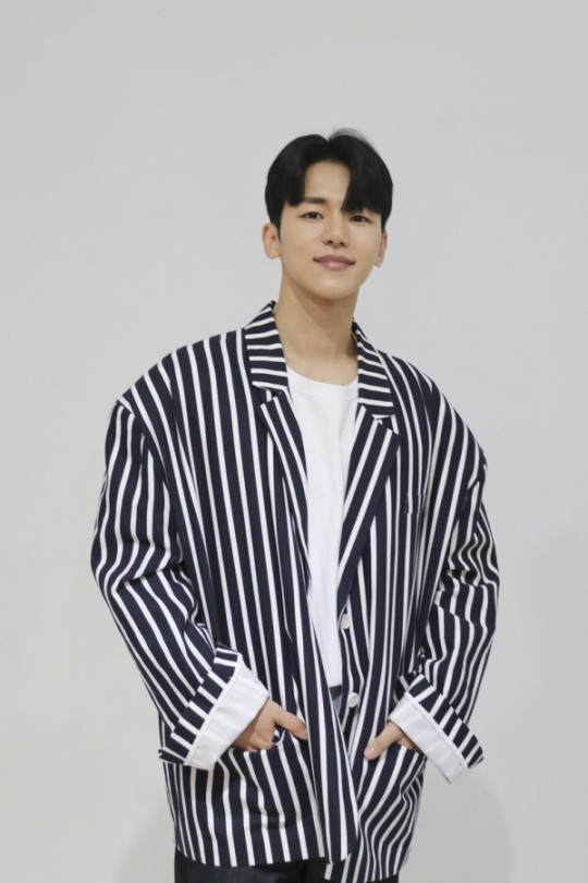 韩国艺人姜仁秀最新杂志写真曝光